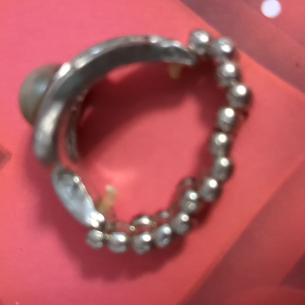 **2 $5 items for $8** Elegant Silver Pearl Ring - Picture 2 of 3